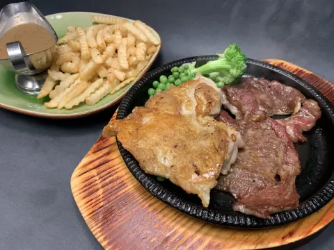 Beef & Chicken Steak Combo / 黑椒牛扒 + 雞扒