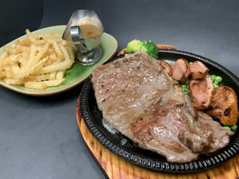 Beef & Duck Breast Steak Combo / 黑椒牛扒 + 鴨胸