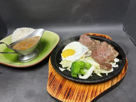Beef & Egg Steak Combo / 黑椒牛扒 + 煎蛋