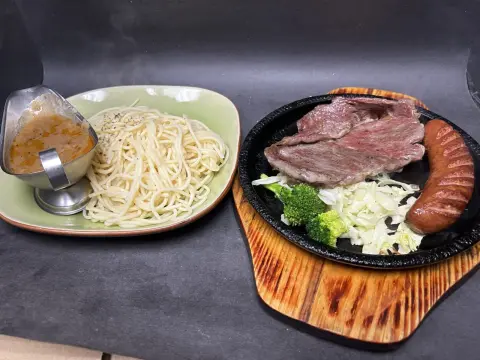 Beef & Jumbo Cheese Sausage Steak Combo / 黑椒牛扒 + 珍宝芝士腸