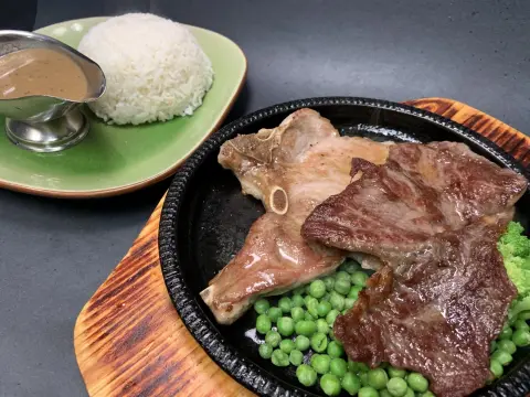 Beef & Pork Chop Steak Combo / 黑椒牛扒 + 豬扒