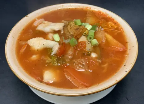 Beef & Tomato Noodle Soup / 鲜茄牛肉