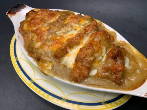 Cheesy Baked Cutlet Pork Chop in Curry Sauce / 咖喱芝士焗豬扒飯或意粉