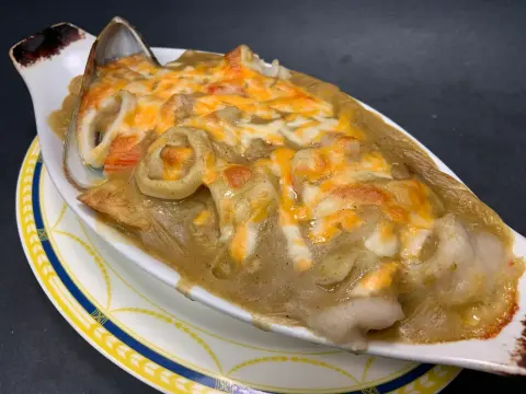 Cheesy Baked Seafood in Curry Sauce / 咖喱芝士焗海鮮飯或意粉