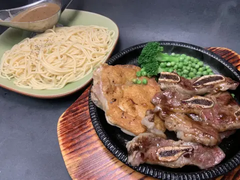 Chicken & Short Ribs Steak Combo / 黑椒雞扒 + 牛仔骨