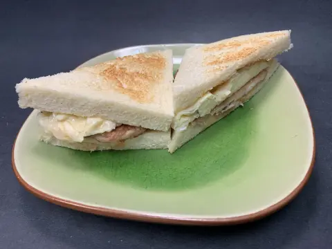 Chicken Steak & Egg Sandwich / 雞扒炒蛋治