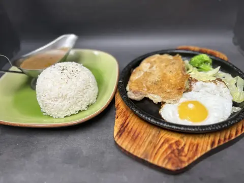 Chicken Steak & Egg Steak Combo / 黑椒雞扒 + 煎蛋