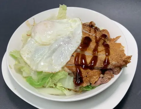 Chicken Steak & Egg with Ginger Sauce Tossed Noodles / 羌葱雞扒煎太蛋撈丁
