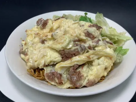 Corned Beef & Scrambled Egg Tossed Noodles / 咸牛肉炒蛋撈丁