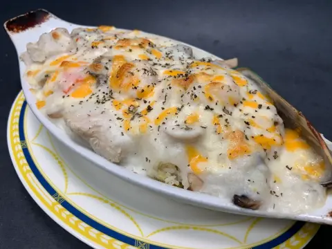 Creamy Baked Seafood & Cheese / 奶油香草芝士焗海鮮飯或意粉