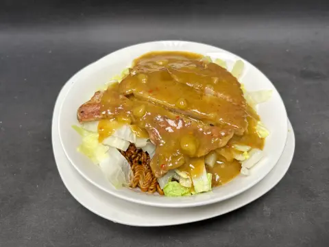 Curry Pork Chop Steak Tossed Noodles / 咖喱豬扒撈丁