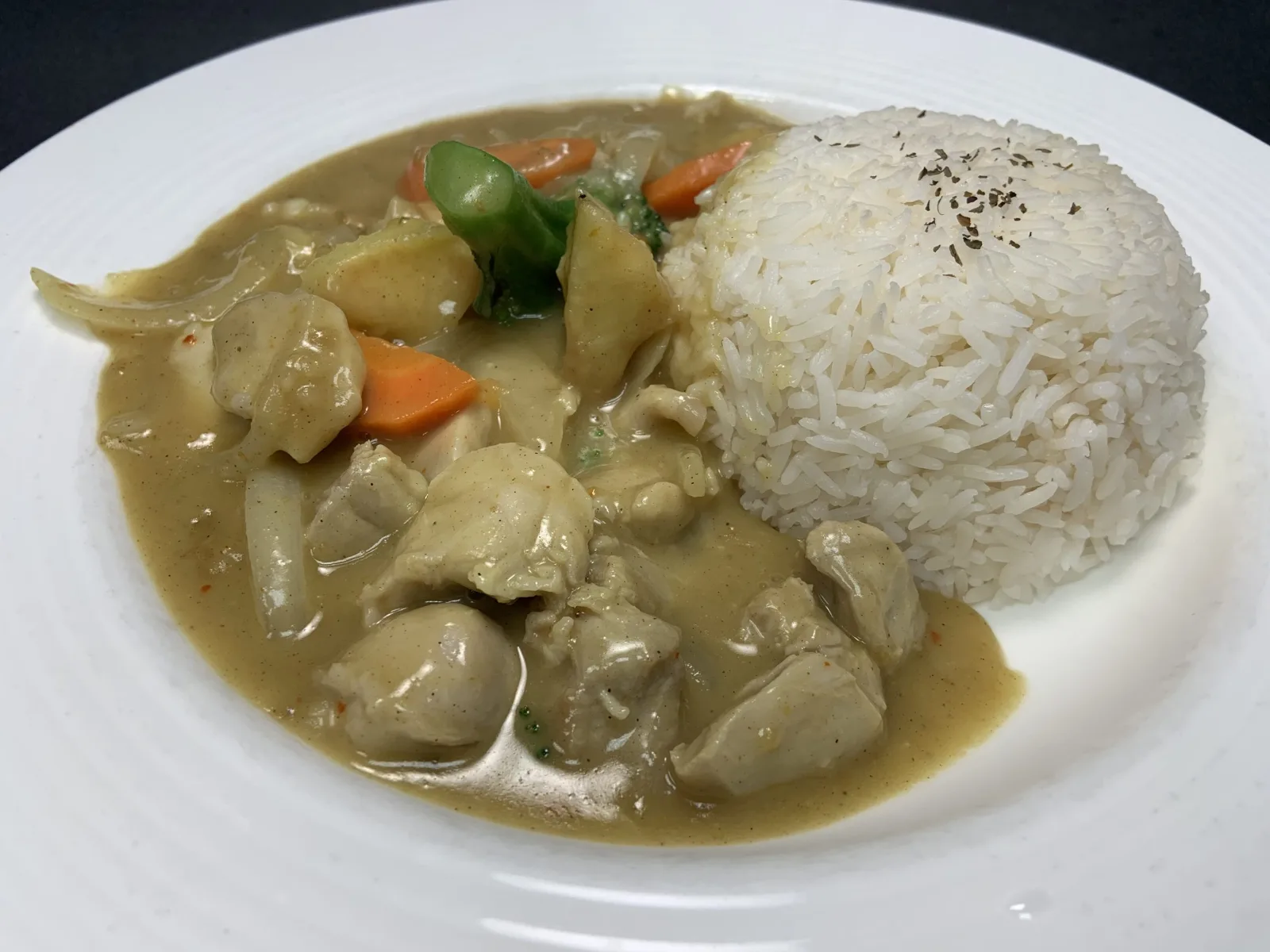 Golden Curry Delight: Chicken, Beef, or Seafood