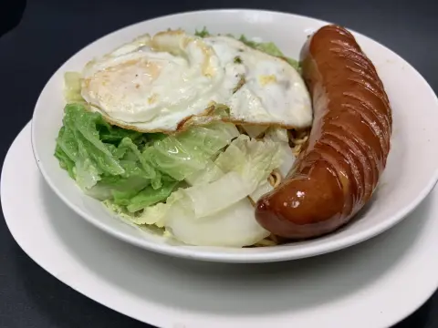 Jumbo Cheesy Sausage & Egg Tossed Noodles / 珍宝芝士腸煎太蛋撈丁