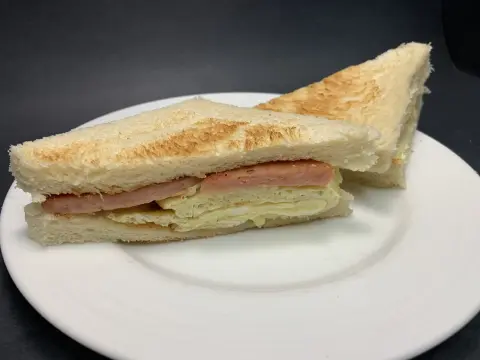 Luncheon Meat & Egg Sandwich / 餐蛋治