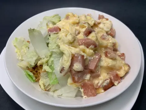 Luncheon Meat & Scrambled Eggs in Preserved Bean Curd Sauce Tossed Noodle / 金牌腐乳碎餐炒蛋撈丁