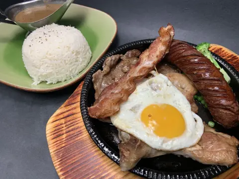 Meat Lover's Steak Combo / 黑椒什扒