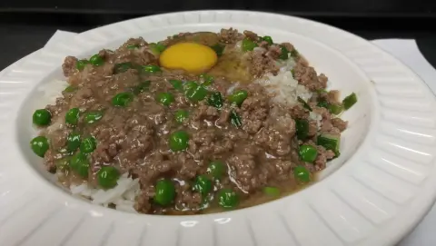 Minced Beef & Egg on Rice / 窩蛋免治牛肉飯
