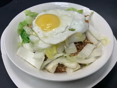Minced Beef with Tomato & Cheese Sauce & Egg Tossed Noodles / 肉醬芝士煎太蛋撈丁