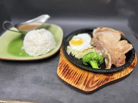 Pork Chop & Egg Steak Combo / 黑椒豬扒 + 煎蛋