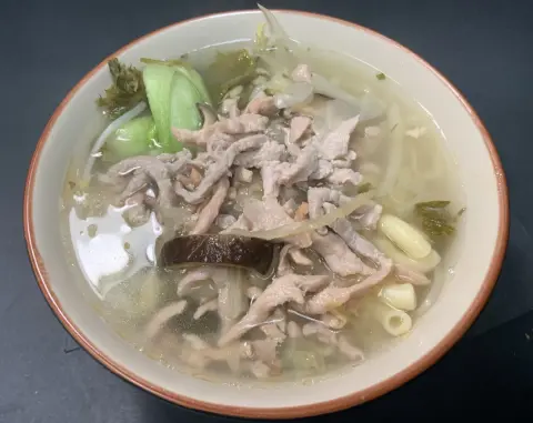 Preserved Vegetable & Pork Noodle Soup / 雪菜肉絲
