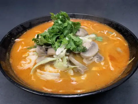 Seafood Laksa Noodle Soup / 喇沙海鮮
