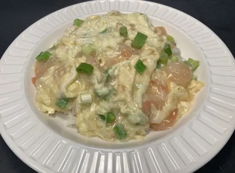 Shrimp with Fluffy Swirled Egg on Rice / 滑蛋蝦仁飯