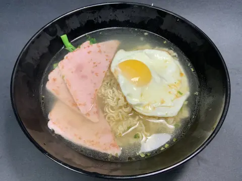 Sliced Ham & Egg Noodle Soup / 火腿+煎蛋