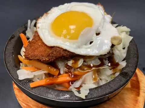 Stone Pot Cutlet Pork Chop with Rice & Sunny-Side-Up Egg / 吉列豬扒太蛋石鍋飯
