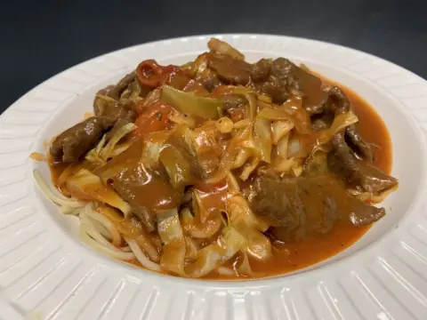 Tomato Sauce Temptation: Beef or Chicken / 茄汁牛肉或雞肉