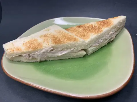 Tuna Sandwich / 吞拿魚治